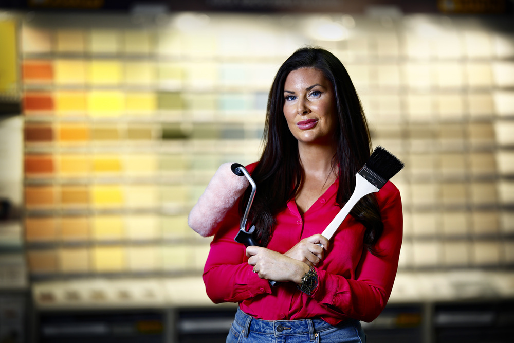 Natalie Kjellander utmanar branschens gråa standarder med färg, kreativitet och jämställdhet. Foto: Peter Holgersson